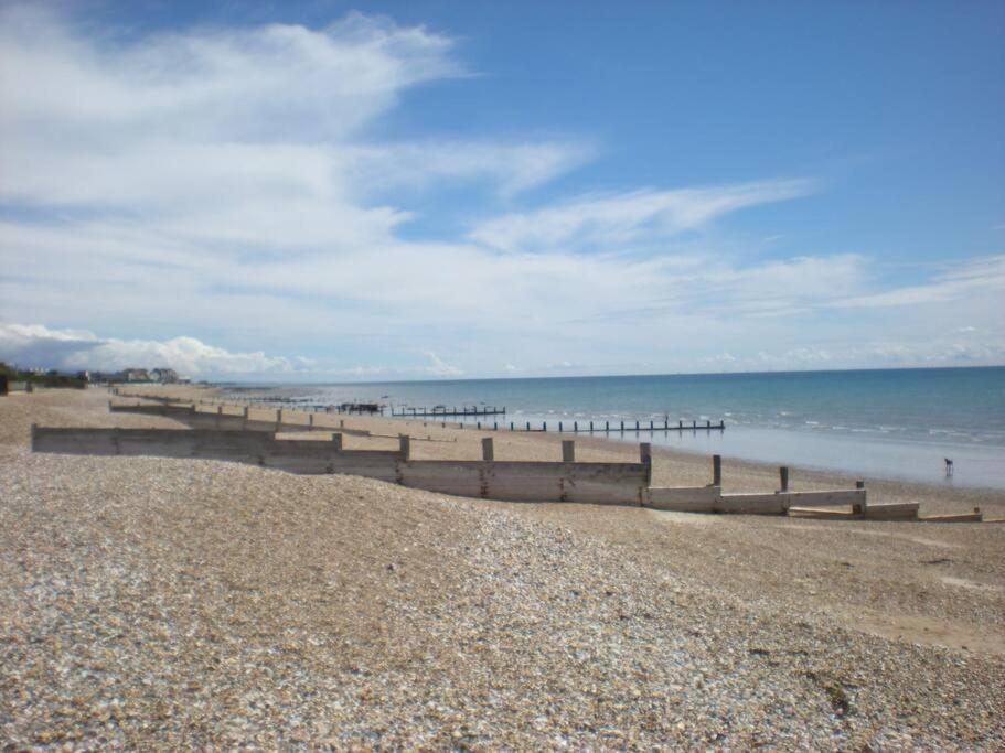 Beautiful Gate House A 4 Minute Walk From Beach Bognor Regis Extérieur photo